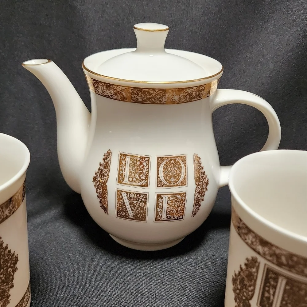 Papel Freelance Fine Bone China Love Tea Set